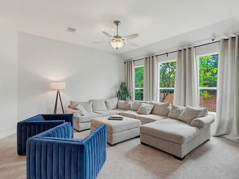 2504 Maple Stream Dr — Photo 13