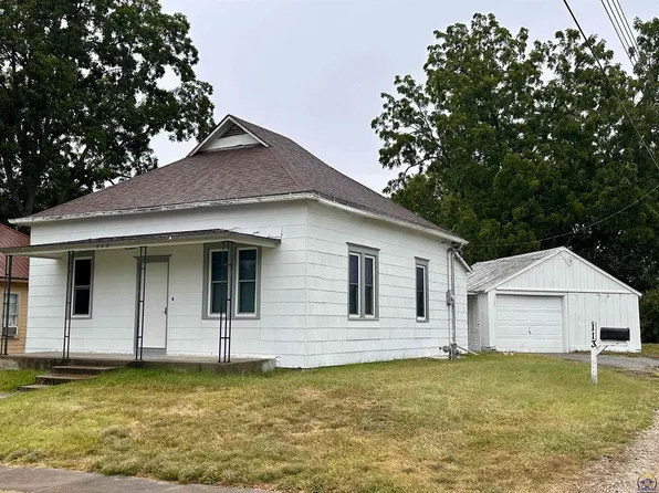 113 N 6th St, Burlington, KS 66839