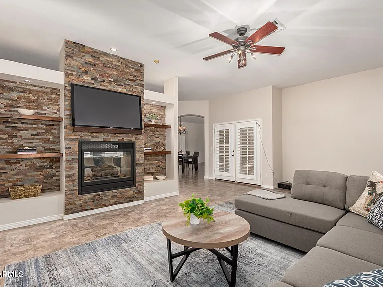 434 E Sheffield Ave — Photo 9