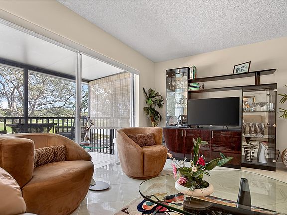 5th image of 9001 Jacaranda Lane #201