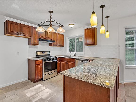 2nd image of 6846 Trois Ct