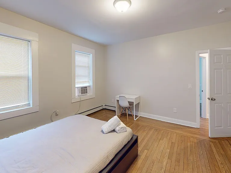 90 Bristol St — Photo 7