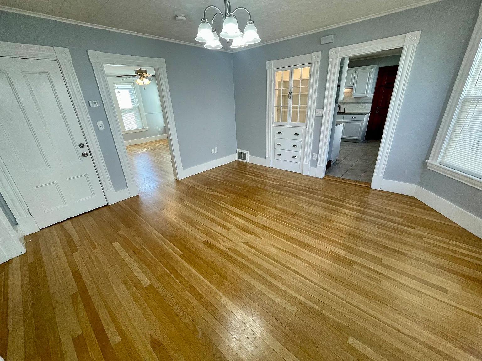 2 bed, 1.0 bath, 1200 sqft, $2,300 — Photo 4