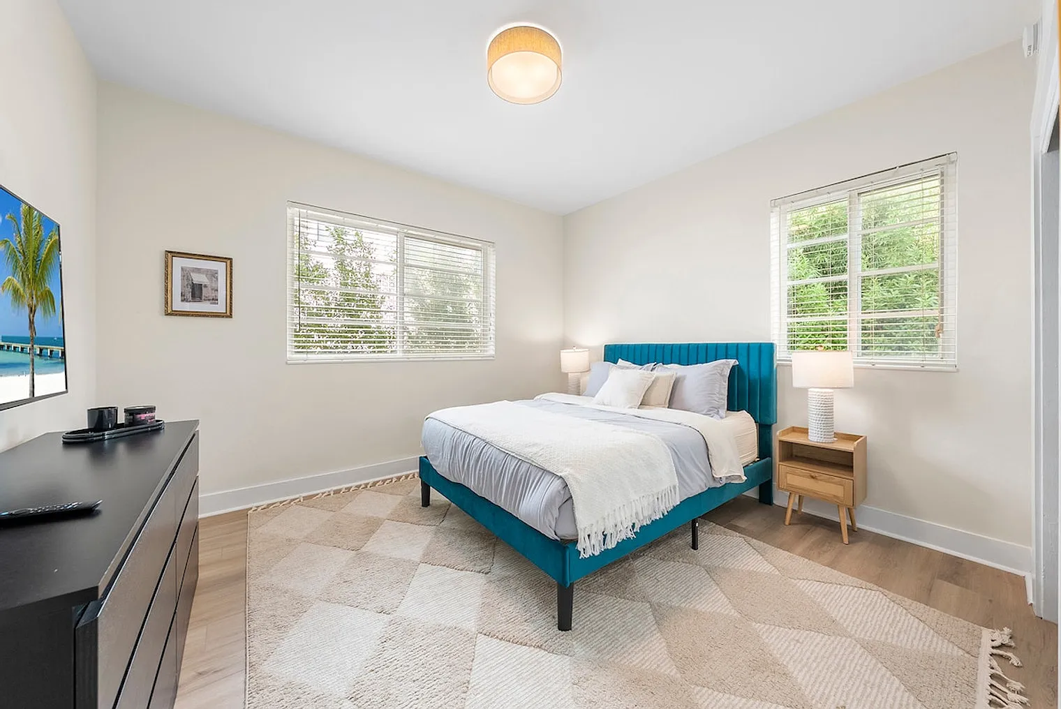 2 bed, 2.0 bath, 1097 sqft, $5,638 — Photo 4