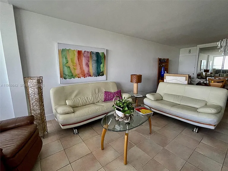 5005 Collins Ave #1404 — Photo 4