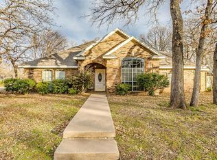 901 Evandale Rd, Burleson, TX 76028