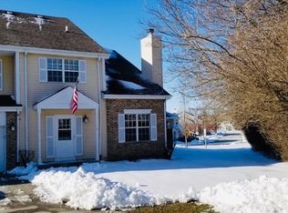 4394 Brookhaven Rd, Gurnee, IL 60031