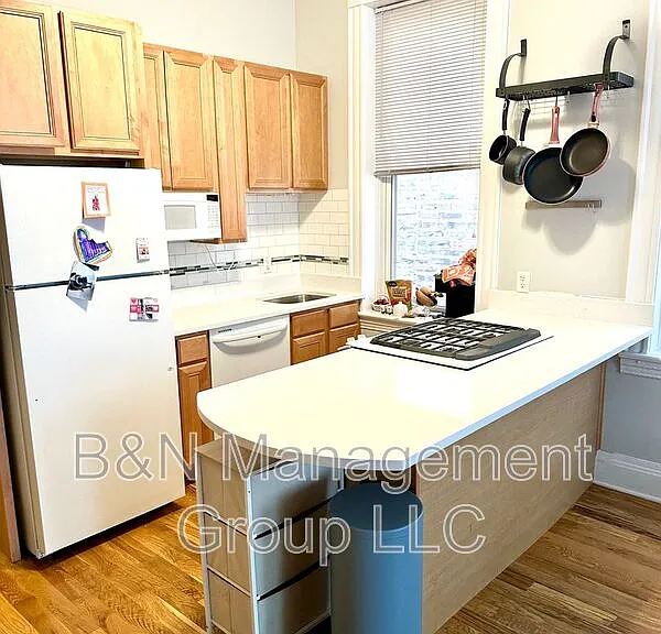 2337 N Janssen Ave #2F — Photo 2