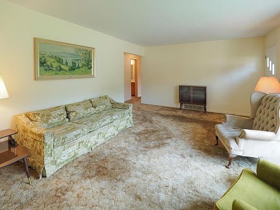 2408 Hemlock Ave-105