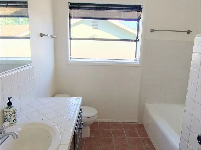 374 Grand Ave — Photo 28