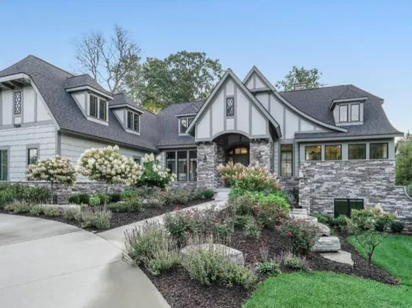 5684 Manchester Hills Dr SE, Grand Rapids, MI 49546