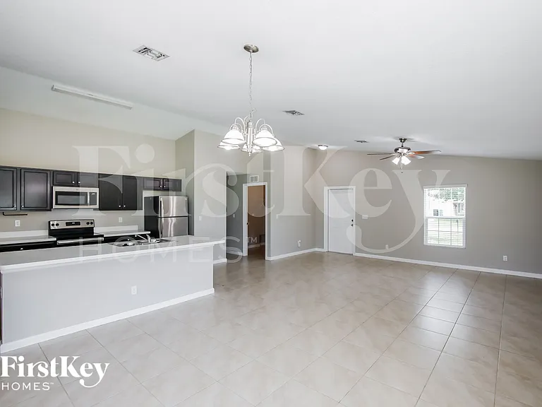 1497 SW San Sebastian Ave — Photo 4