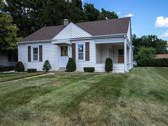 2nd image of 726 Colonial Dr