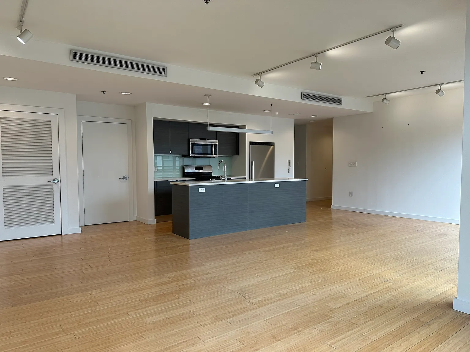 2 bed, 2.5 bath, 1495 sqft, $2,250 — Photo 4