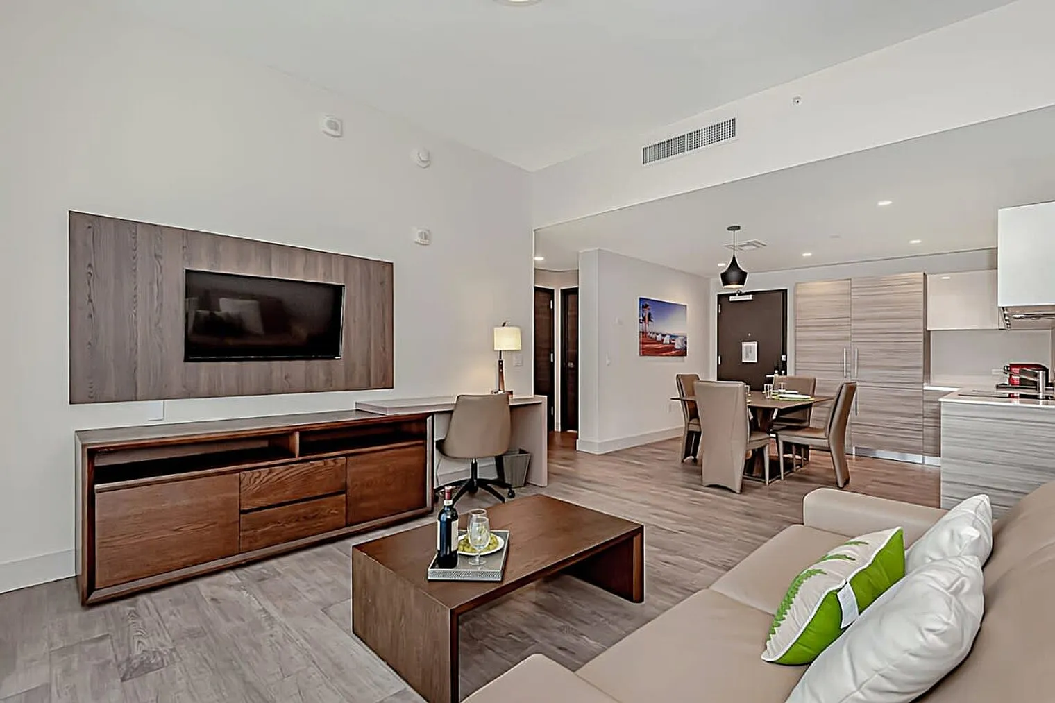 1 bed, 1.0 bath, 742 sqft, $4,429 — Photo 2