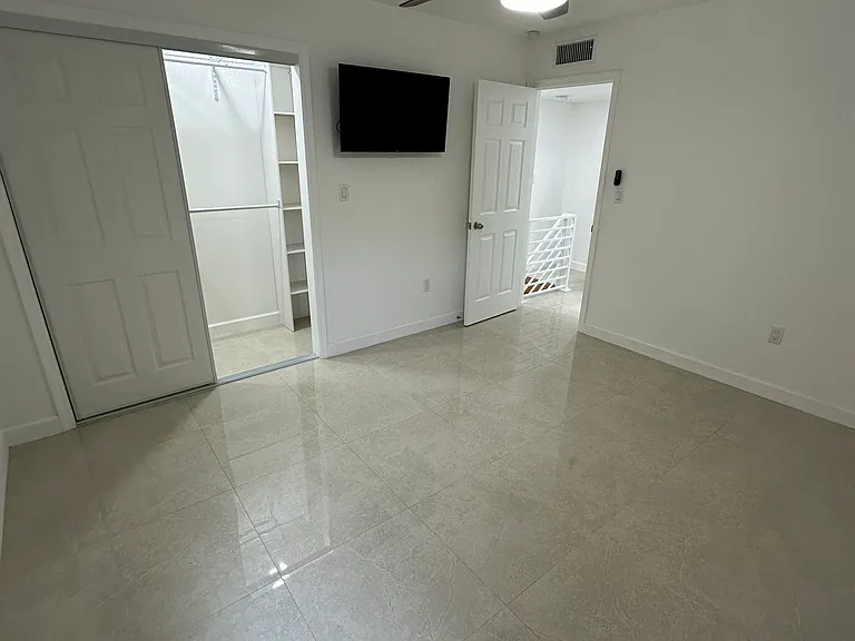 1560 W 46th St #228 — Photo 31