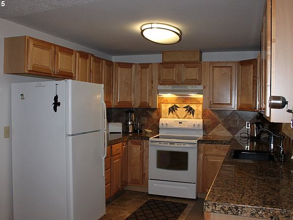 5th image of 721 NE 125th Ave