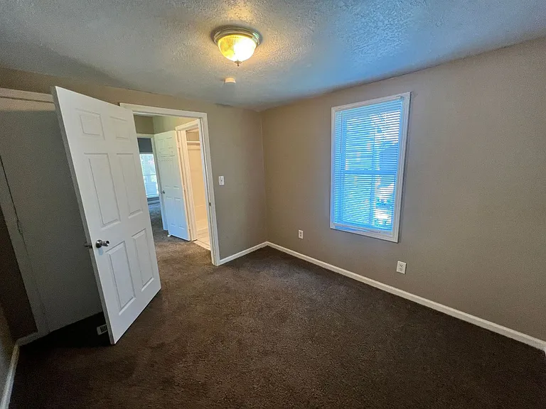 607 N Hocker Ave — Photo 12