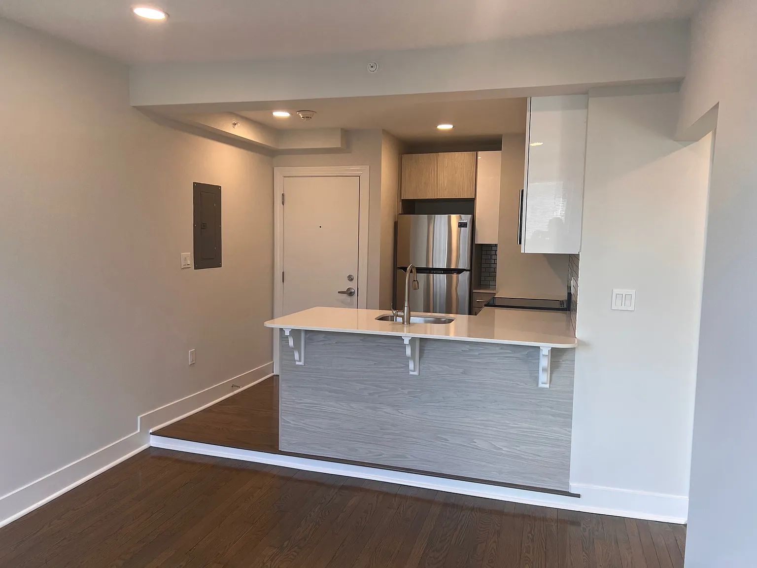 2 bed, 9999 sqft, $3,700 — Photo 4