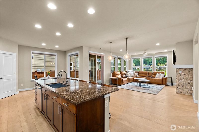 4th image of 8419 Orcas Loop NE