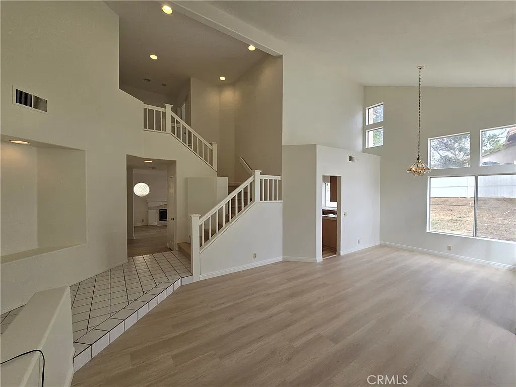 4 bed, 2.5 bath, 2187 sqft, $3,600 — Photo 3