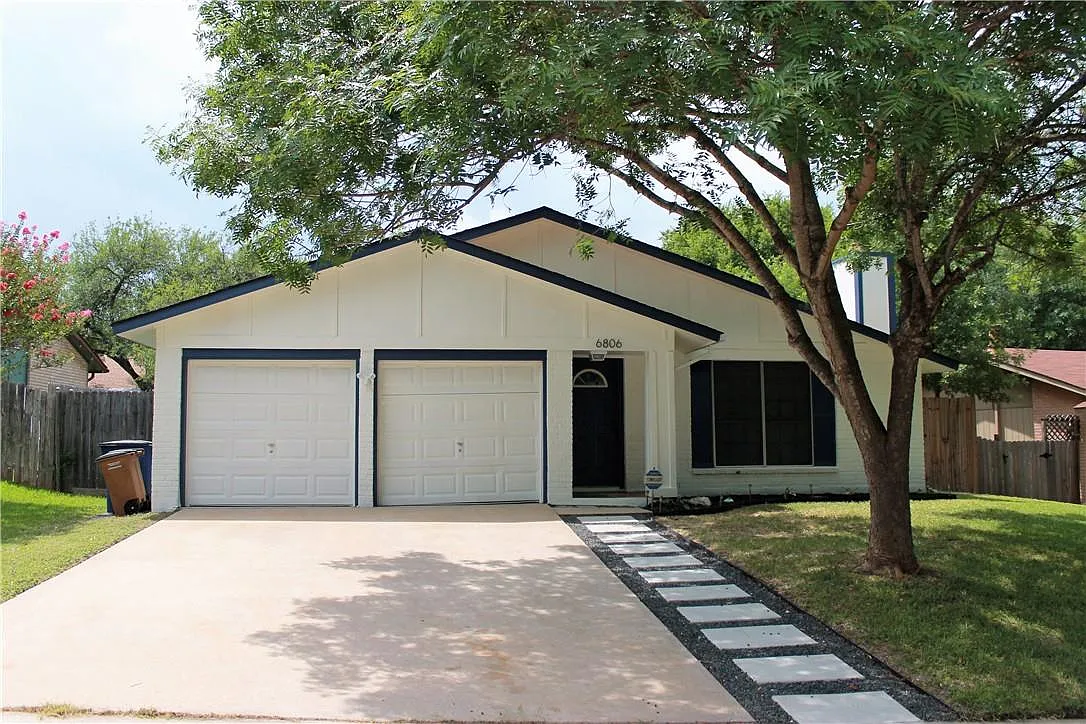 3 bed, 2.0 bath, 1367 sqft, $2,500 — Photo 2