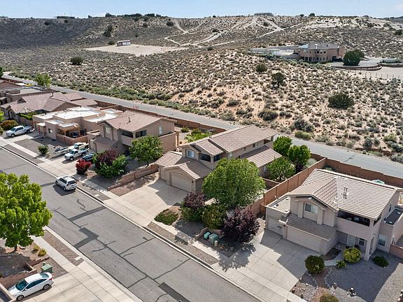 4th image of 929 Loma Pinon Loop NE