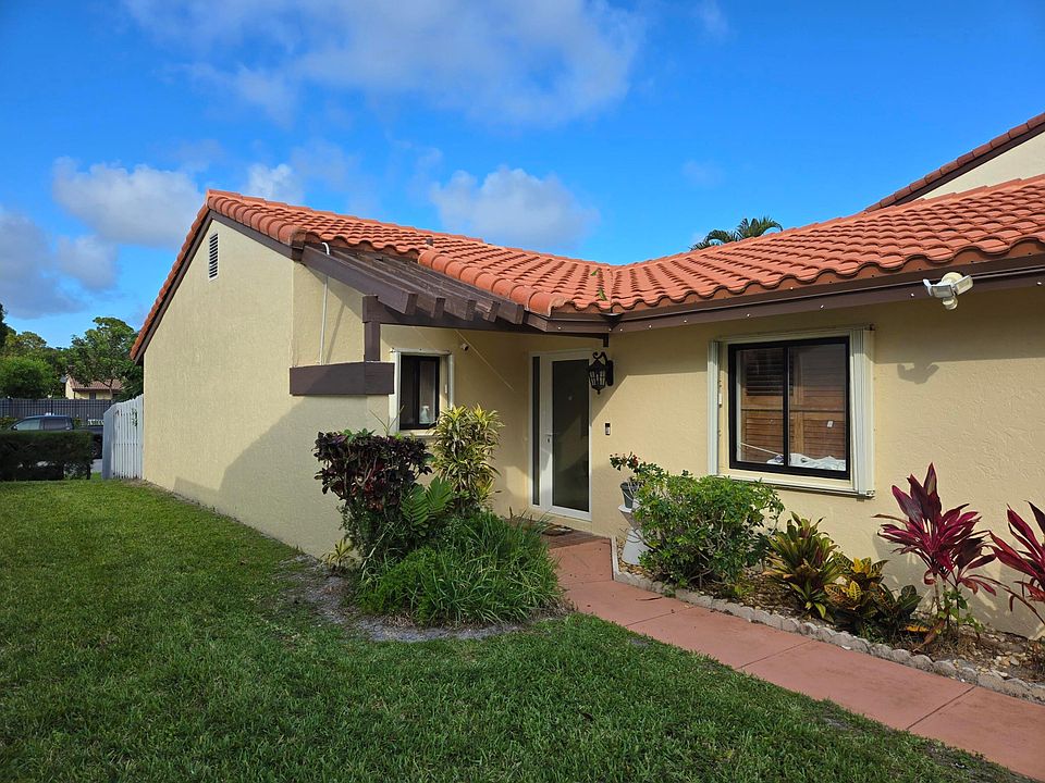 2nd image of 2835 Sand Pines Court