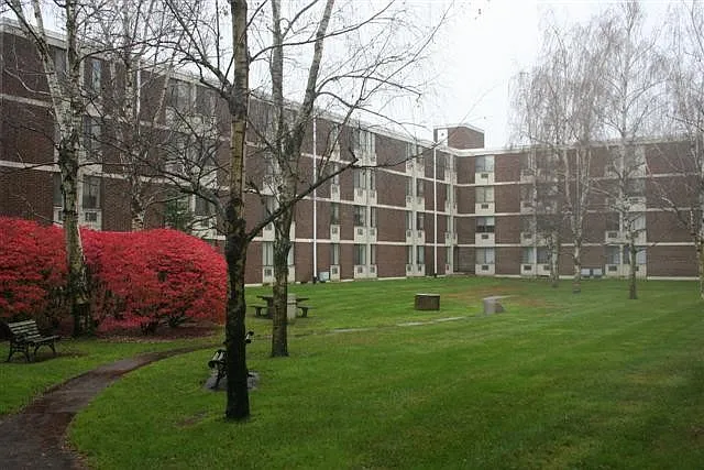 Montcalm Heights Apartments — Photo 1