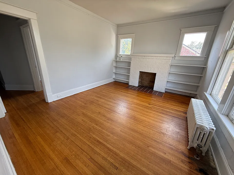 300 Warwick Ln #4