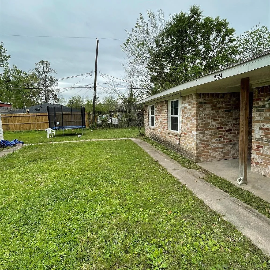 3 bed, 1.5 bath, 1095 sqft, $1,225 — Photo 2