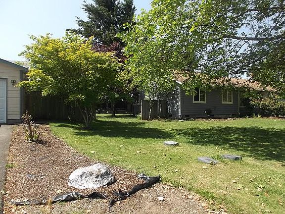 3rd image of 911 Deerbrush Dr SE