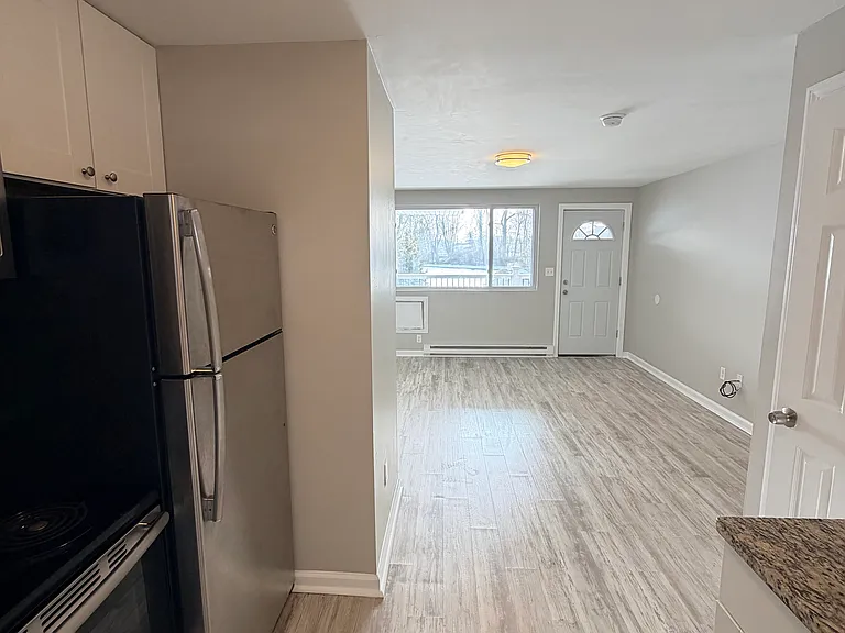 127 Cosey Beach Ave #B1 — Photo 2