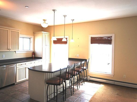 3rd image of 168 Humphrey St Suite B