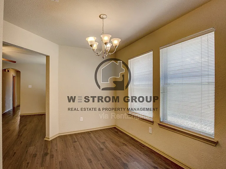 10721 Deauville Dr — Photo 12