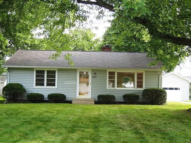 230 Douglas Rd photo 1