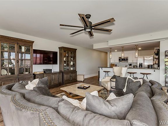 3rd image of 1018 Hackberry Ln Unit 314