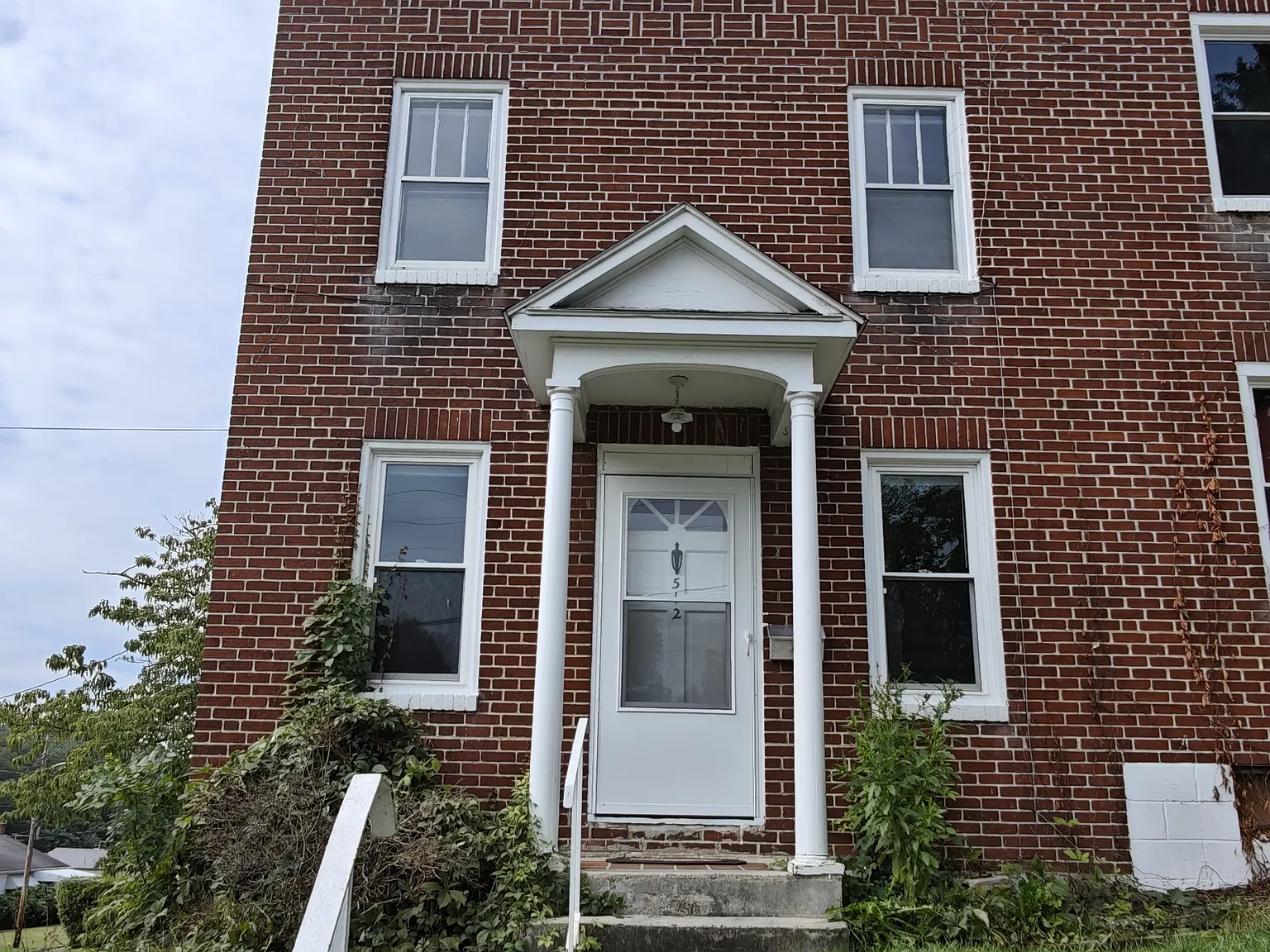 2 bed, 1800 sqft, $1,000 — Photo 1