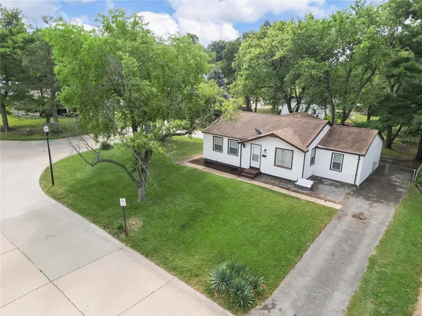 2562 Sheridan Dr, Maryland Heights, MO 63043