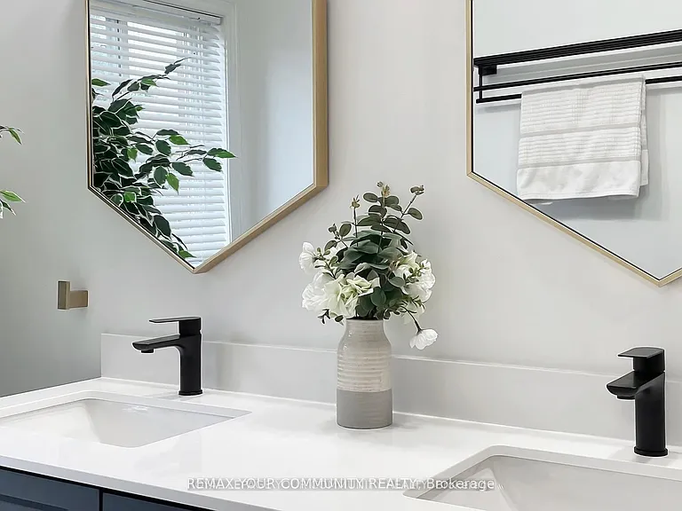 52 Four Seasons Cres — Photo 24