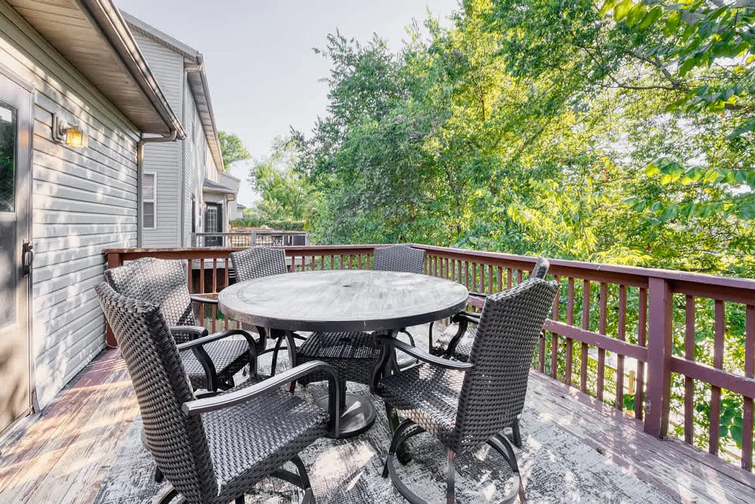 4 bed, 2.0 bath, 2303 sqft, $4,066 — Photo 4