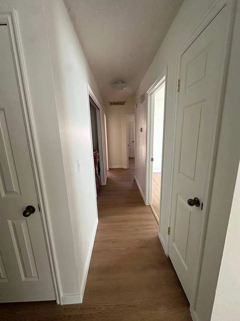 3 Bed/2 Bath End Unit — Photo 2