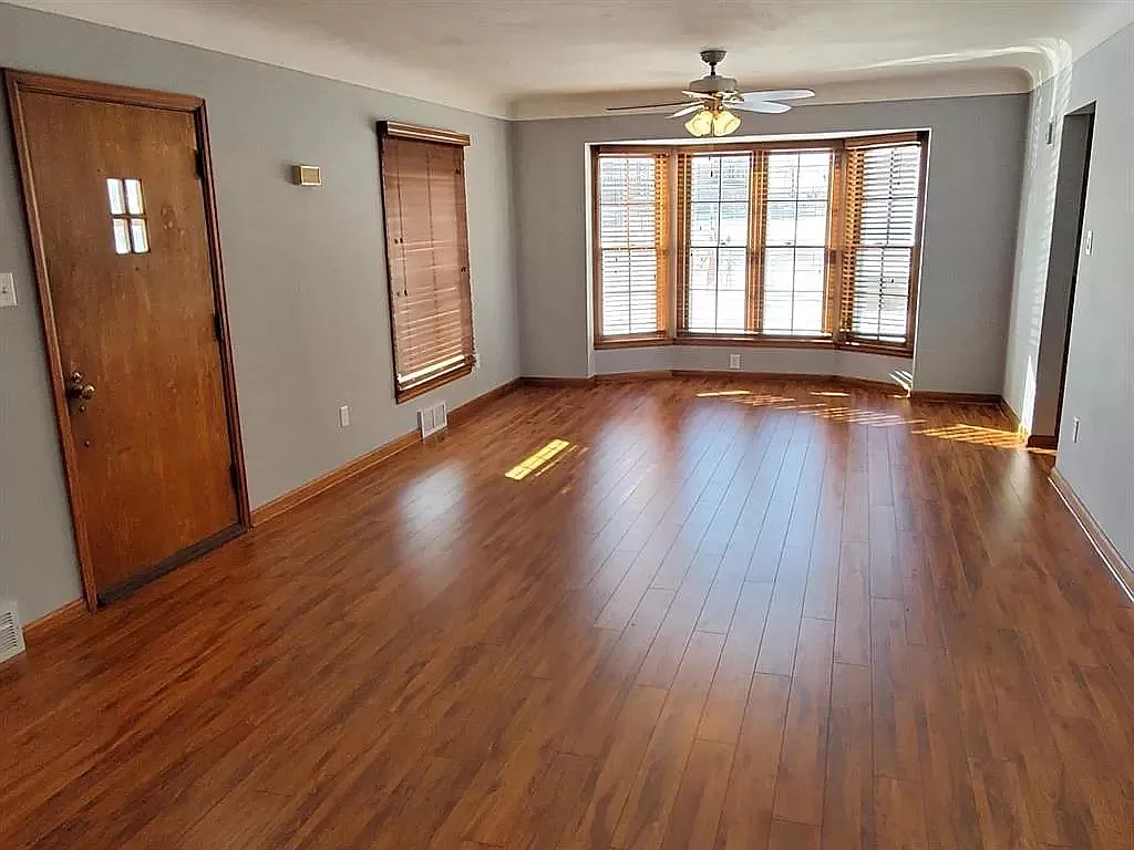 3 bed, 2000 sqft, $2,300 — Photo 4