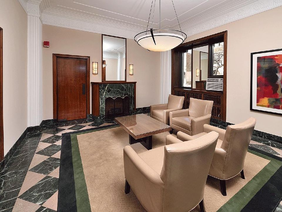 Fullerton Parkway Lobby