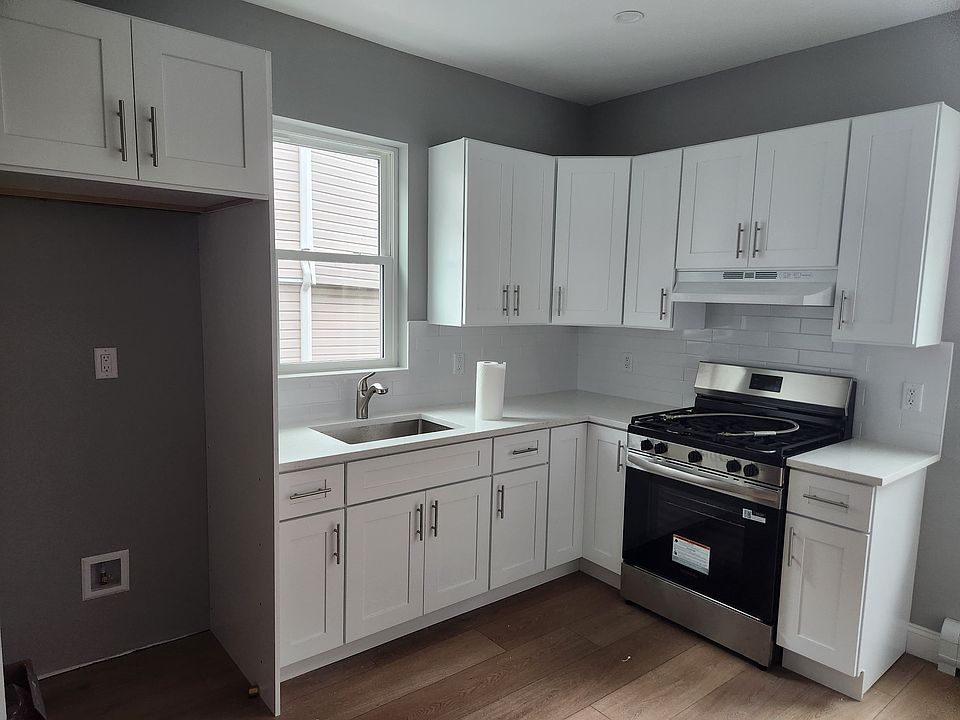1st image of 7 Rosewood Pl