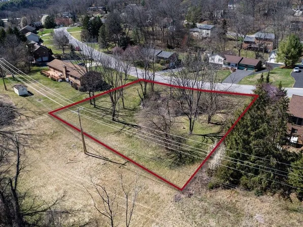 810 Lammermoor Dr, Staunton, VA 24401