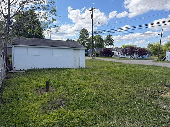 5th image of 851 Clarendon Ave