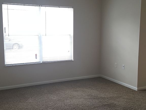 5th image of 2632 Solitaire Ln APT 11