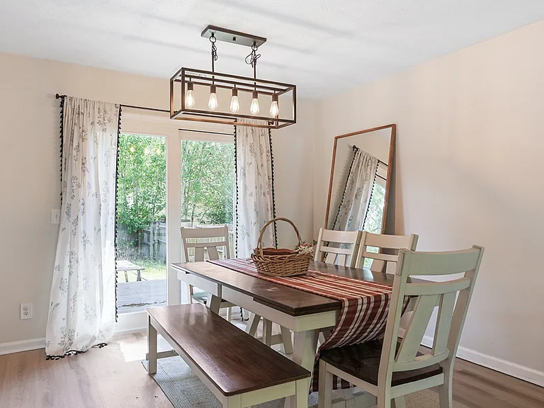 143 Cambridge Dr — Photo 15