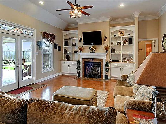 4th image of 2113 Emilie Oak Dr